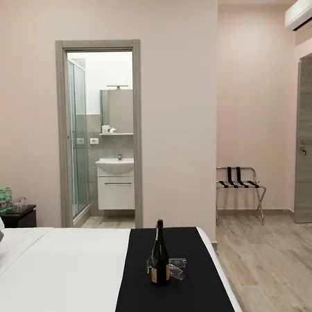 Room91- St. Angelo Castle Гостевой дом *